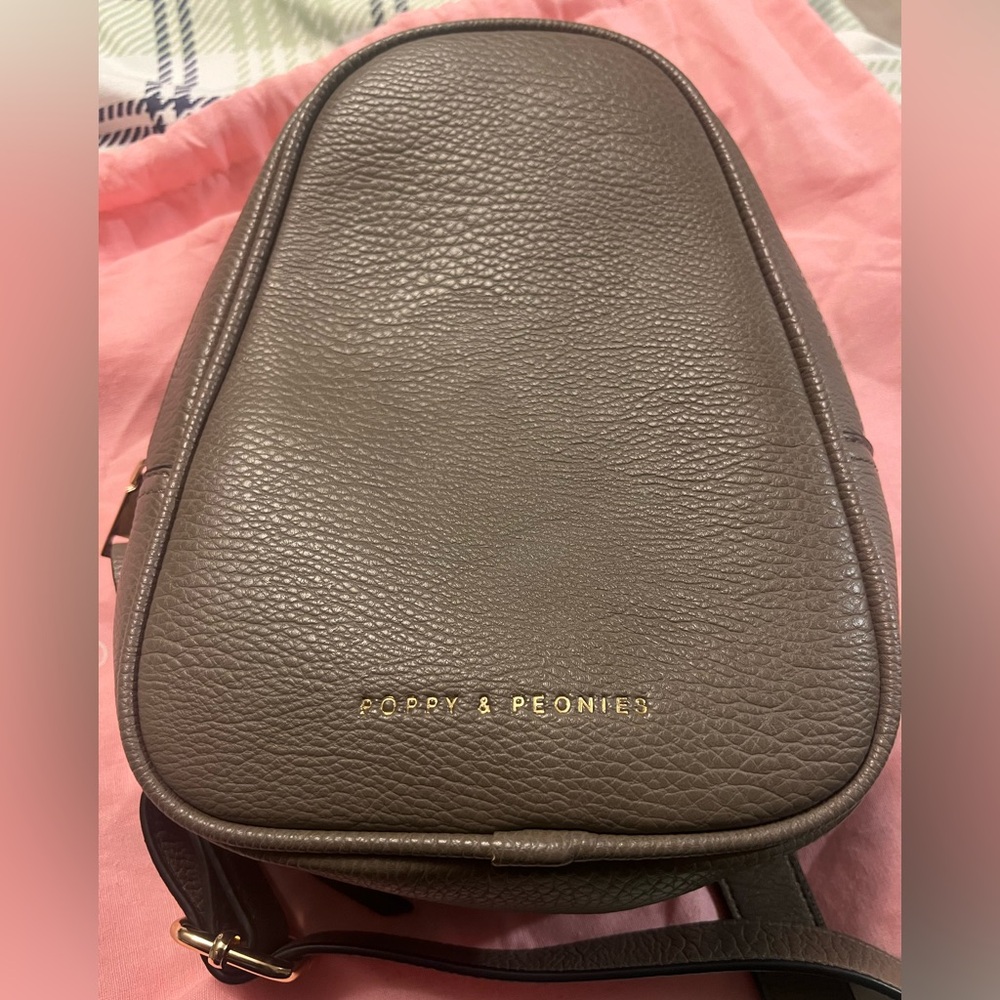 Poppy & Peonies vegan leather grey Roamer ( sling bag)
